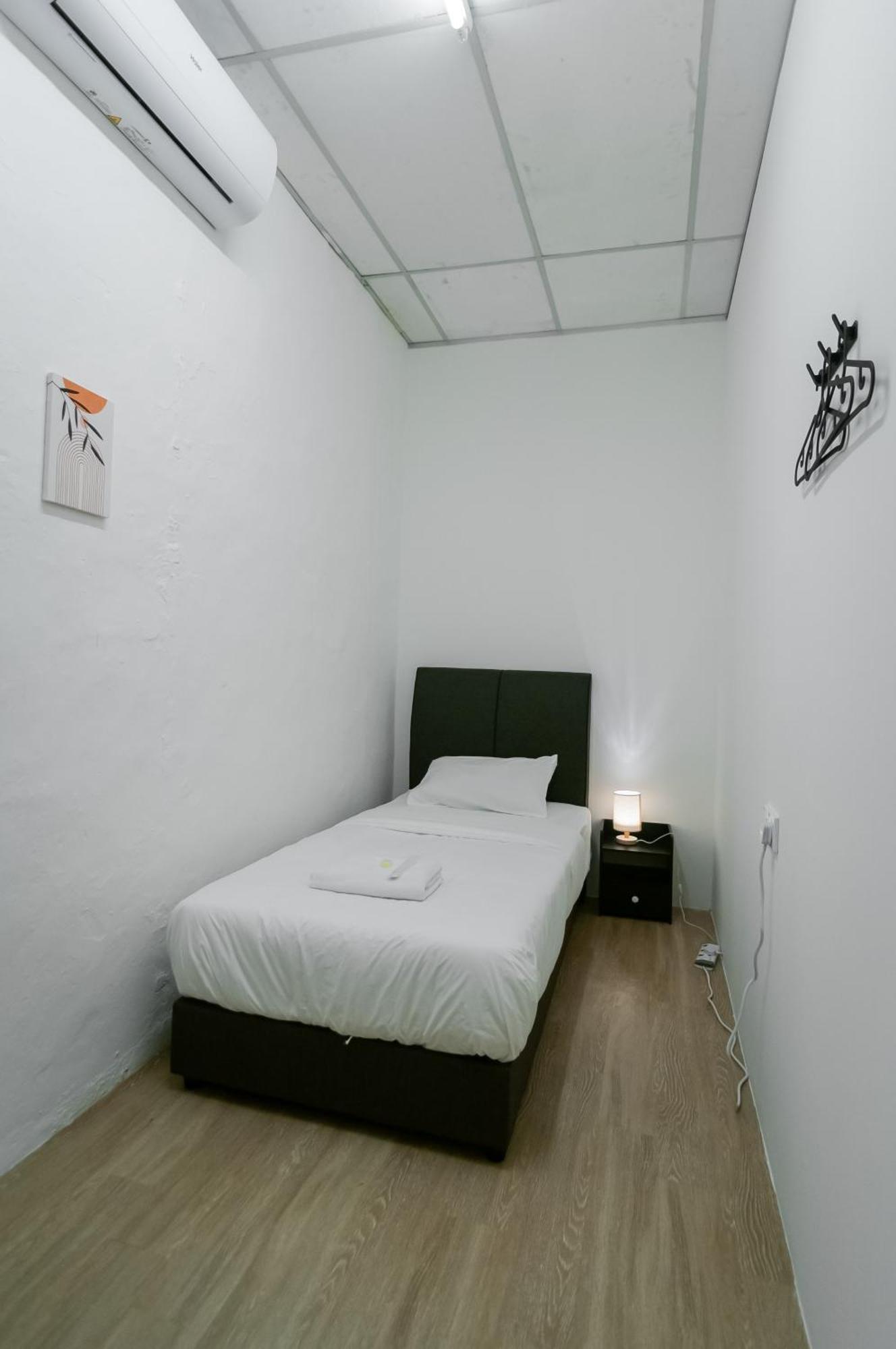 The Terraces By Aayu George Town Penang Hostel Екстериор снимка